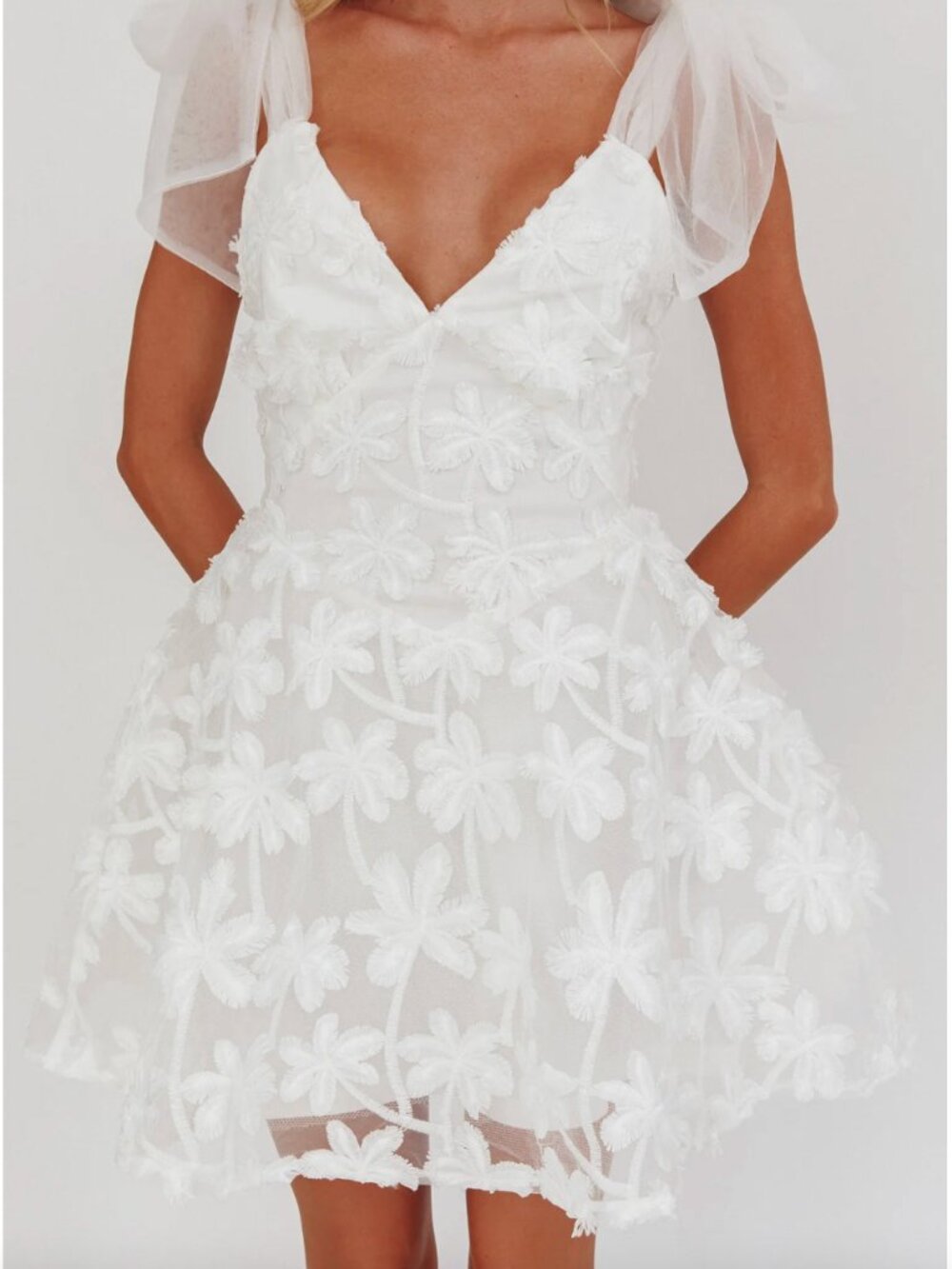 Selfie Leslie White Floral Embroidered Mini Dress